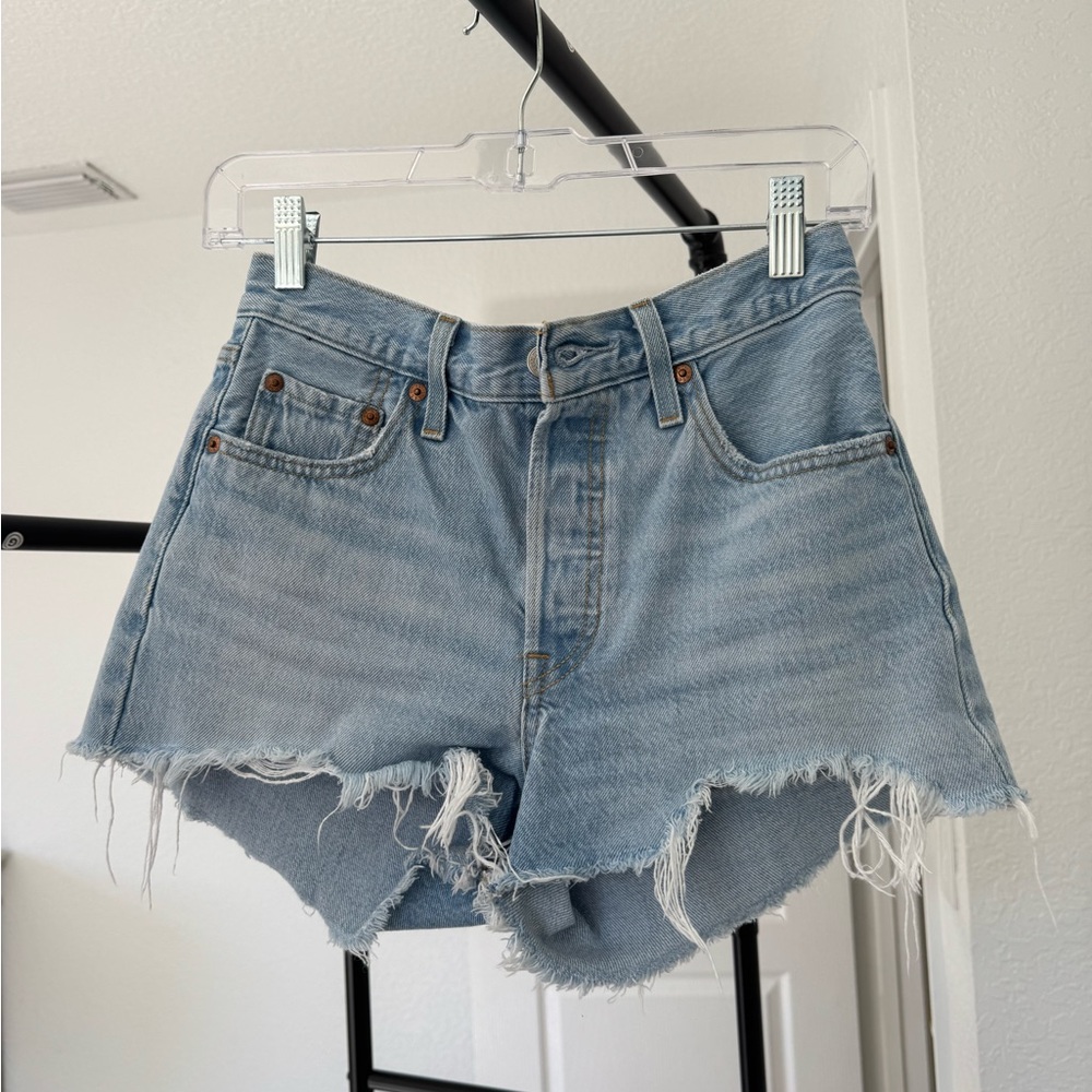 Levi’s light wash denim shorts 25W lightly used in excellent condition